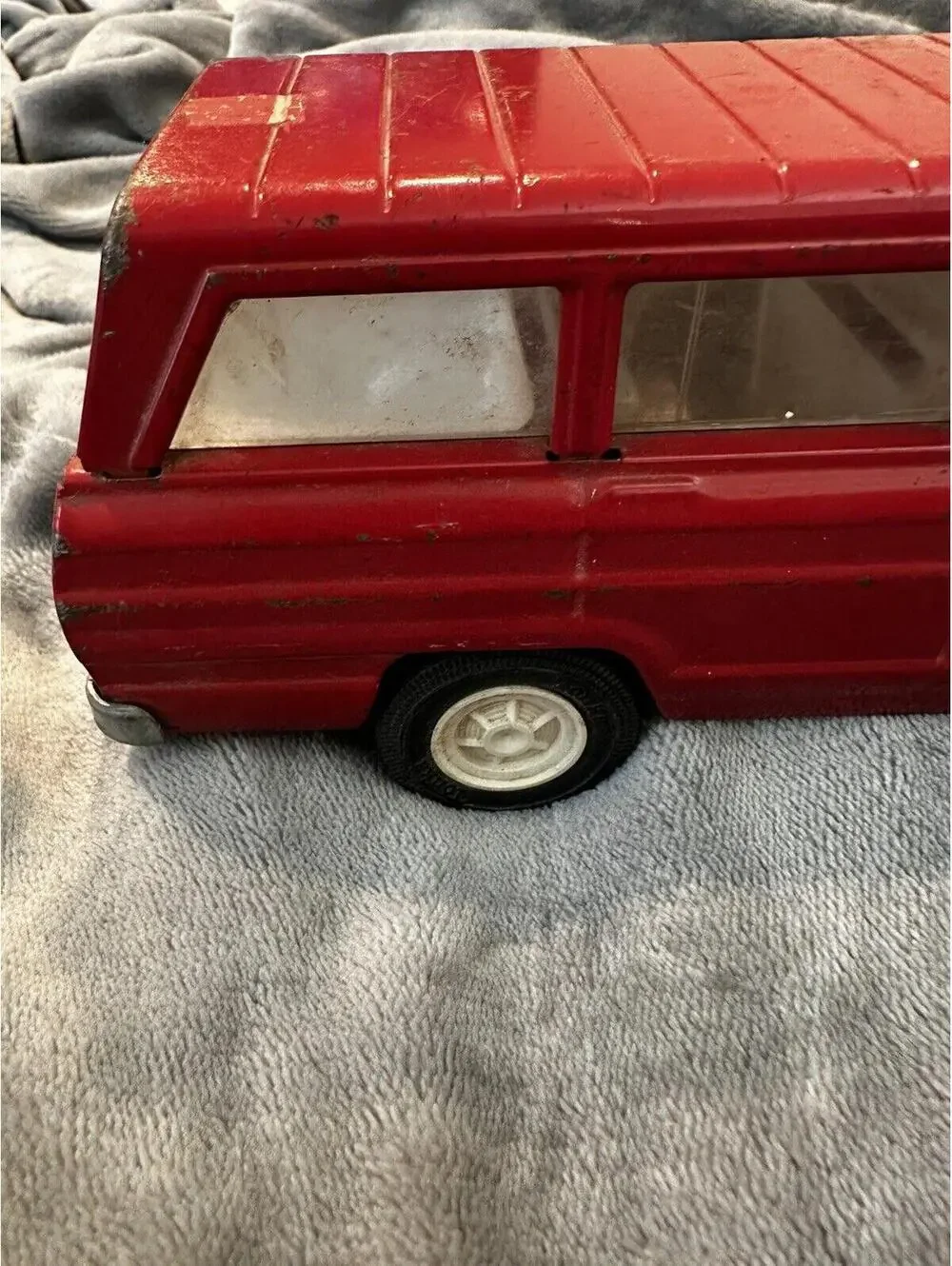Vintage 1960's Tonka Red Jeep Wagoneer Pressed Steel Toy Truck 9